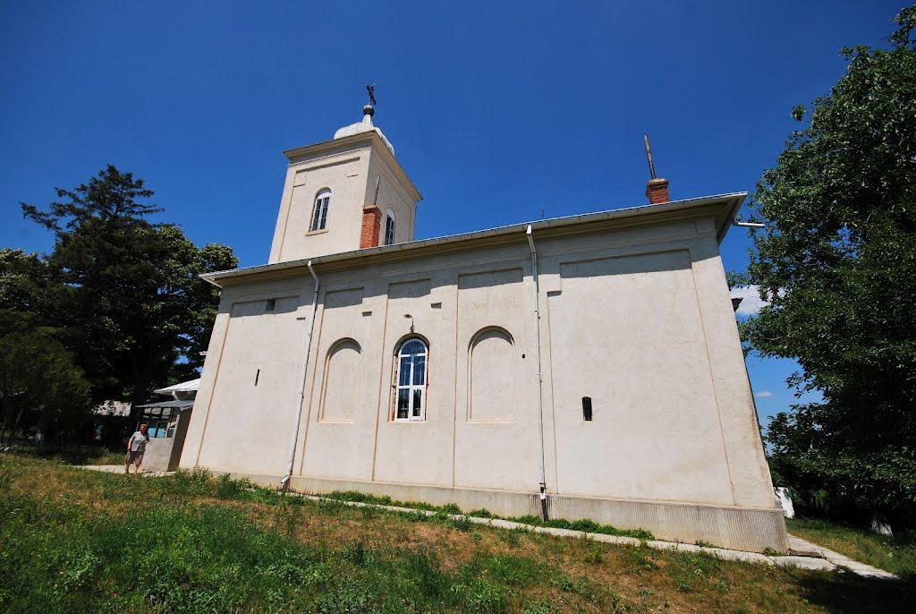 Biserica Sfinții Arhangheli Mihail și Gavriil - Mânjești, lateral